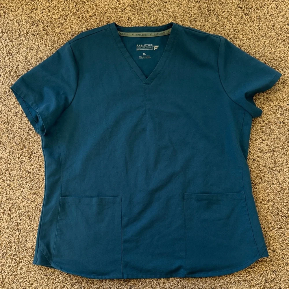Fabletics Scrub Set - Picture 2 of 3